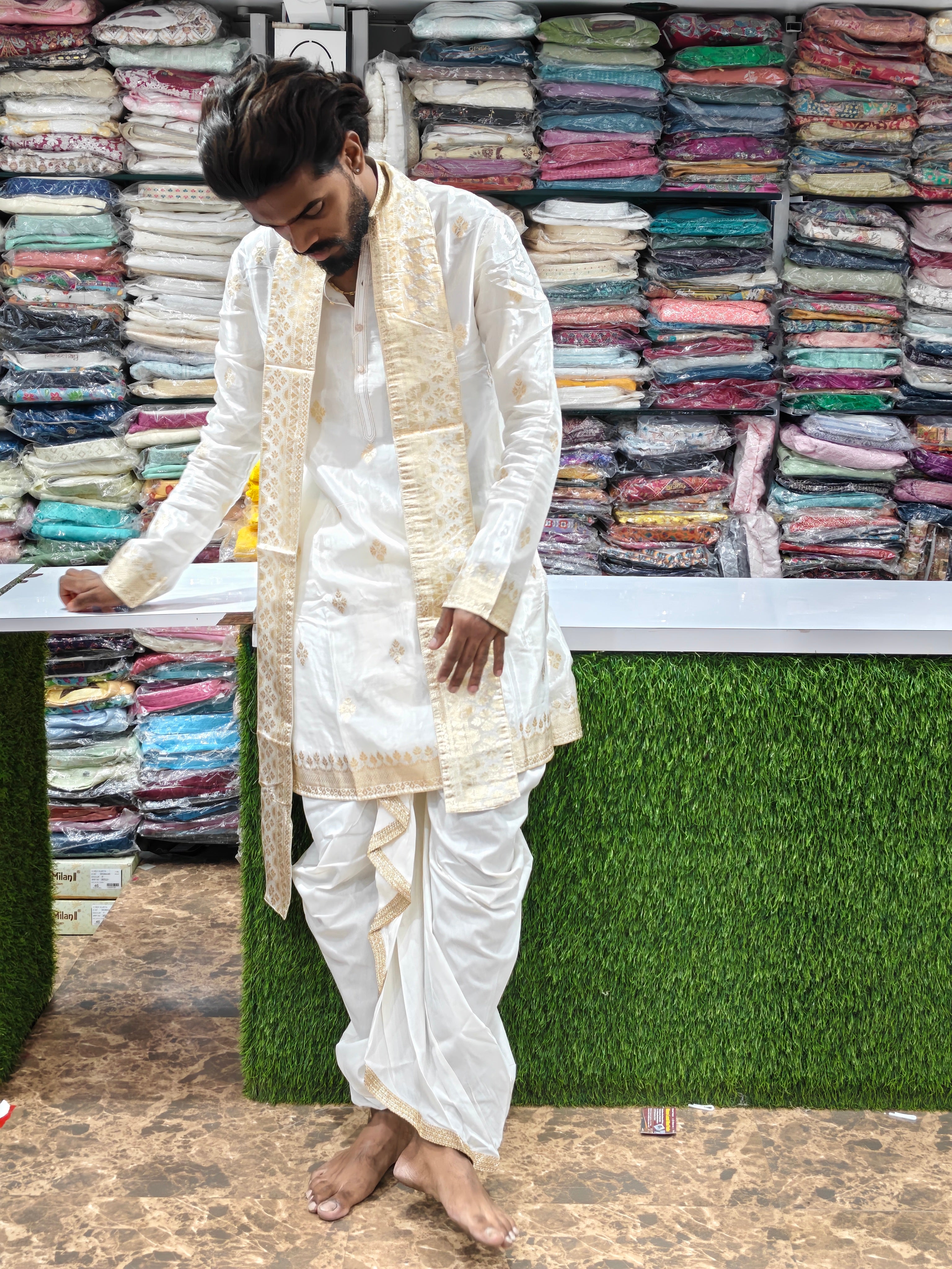DHOTI KURTA UPARNA IN SHADE OFFWHITE