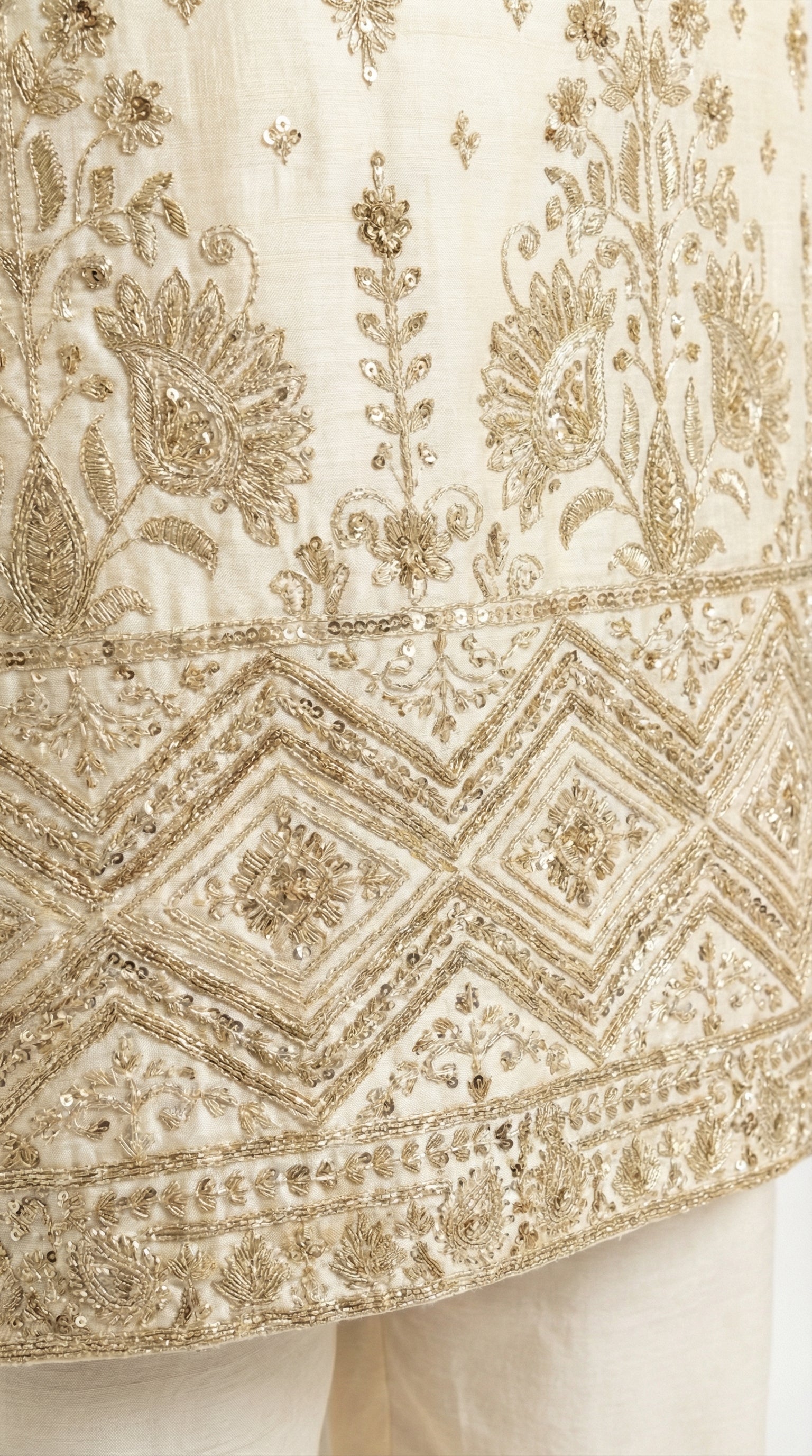 IVORY EMBROIDERED KURTA