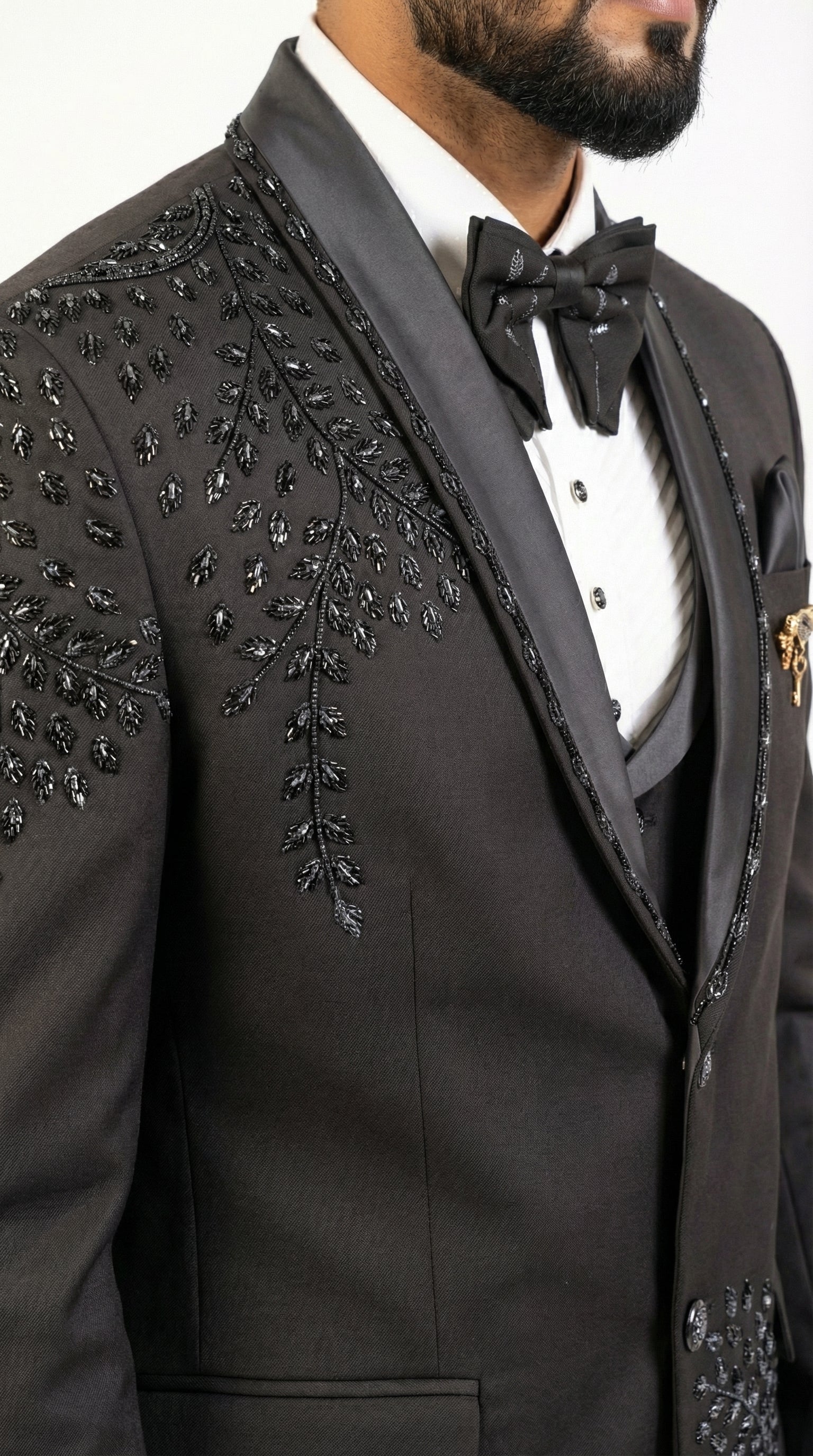CHARCOAL GREY LEAF EMBROIDERED TUXEDO SET.